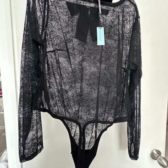 PLUS SIZE - Lace Bodysuit - Picture 3 of 5